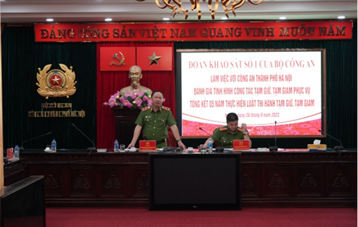  Cục Cảnh sát quản lý tạm giữ, tạm giam và thi hành án hình sự tại cộng đồng làm việc với Công an thành phố