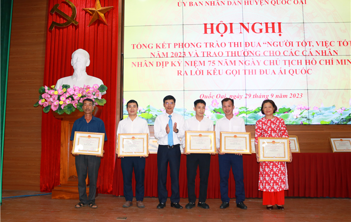 Huyện Quốc Oai lan tỏa ngàn hoa người tốt việc tốt và nghĩa cử cao đẹp