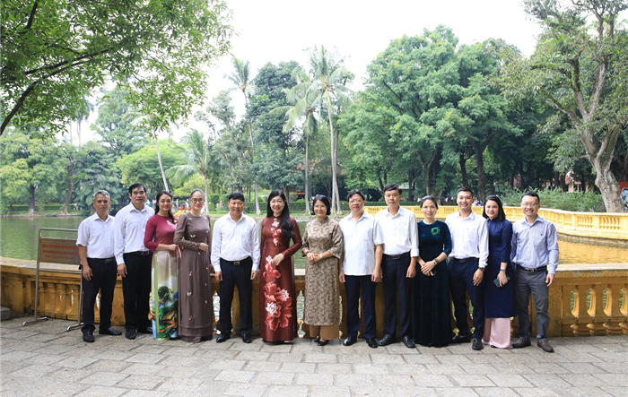 Đoàn đại biểu Ủy ban Mặt trận Tổ quốc Việt Nam thành phố dâng hương tưởng niệm Chủ tịch Hồ Chí Minh