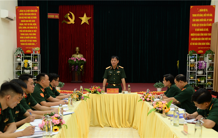 Chính uỷ Bộ Tư lệnh Thủ đô thăm, kiểm tra Tiểu đoàn Kiểm soát quân sự 103