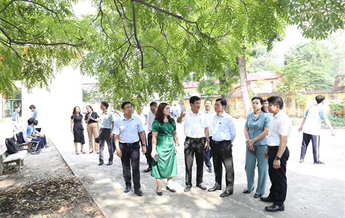 Thường trực HĐND thành phố Hà Nội khảo sát công tác quản lý về giáo dục tại quận Đống Đa 