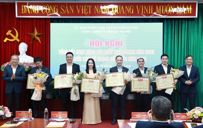 Thành phố Hà Nội quyết tâm chuyển đổi sang xe buýt năng lượng xanh