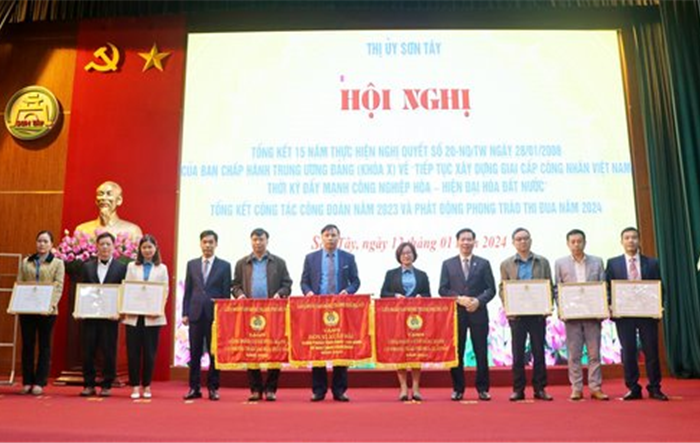 Liên đoàn Lao động thị xã Sơn Tây phát động phong trào thi đua năm 2024