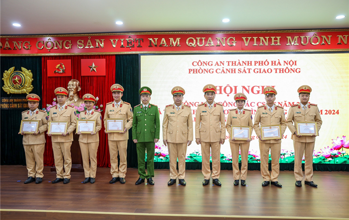 Đẩy mạnh công tác tuyên truyền, phổ biến, giáo dục pháp luật về trật tự an toàn giao thông