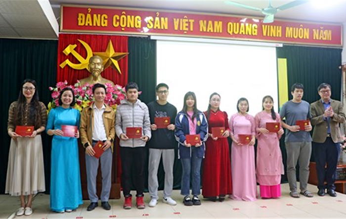 Thị xã Sơn Tây bế giảng lớp bồi dưỡng nhận thức về đảng khóa I năm 2024