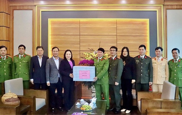 Phó Chủ tịch Thường trực HĐND thành phố thăm, tặng quà chúc Tết cán bộ chiến sĩ Công an huyện Ứng Hòa