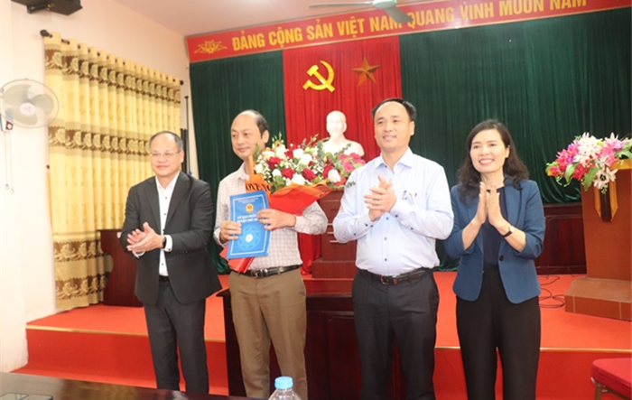 Huyện Phú Xuyên công bố và trao quyết định bổ nhiệm Giám đốc Trung tâm Dịch vụ Nông nghiệp huyện