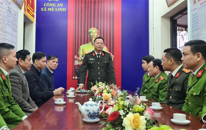 Công an Hà Nội thăm, chúc Tết Công an xã Tân Hưng (Sóc Sơn) và Công an xã Mê Linh (Mê Linh)