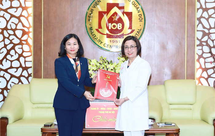 Phó Bí thư Thường trực Thành uỷ thăm, chúc mừng Bệnh viện Trung ương Quân đội 108