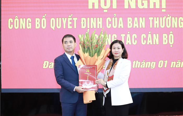 Điều động, giới thiệu đồng chí Nguyễn Văn Đức để HĐND bầu giữ chức Chủ tịch huyện Đan Phượng