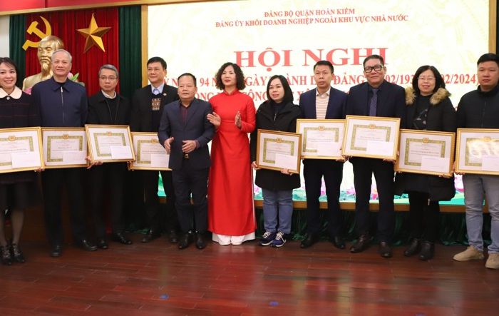 Đảng uỷ Khối doanh nghiệp quận Hoàn Kiếm phát động thi đua năm 2024