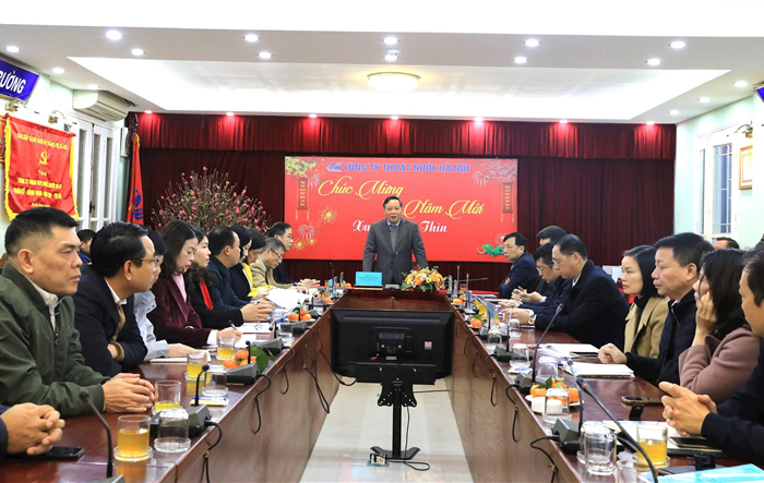 Phó Bí thư Thành uỷ Hà Nội Nguyễn Văn Phong thăm, động viên các đơn vị trực Tết Nguyên đán 
