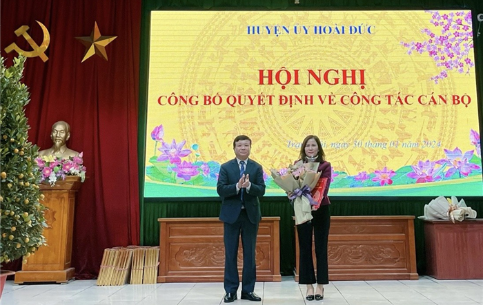 Ban Thường vụ Huyện uỷ Hoài Đức công bố Quyết định về công tác cán bộ tại thị trấn Trạm Trôi