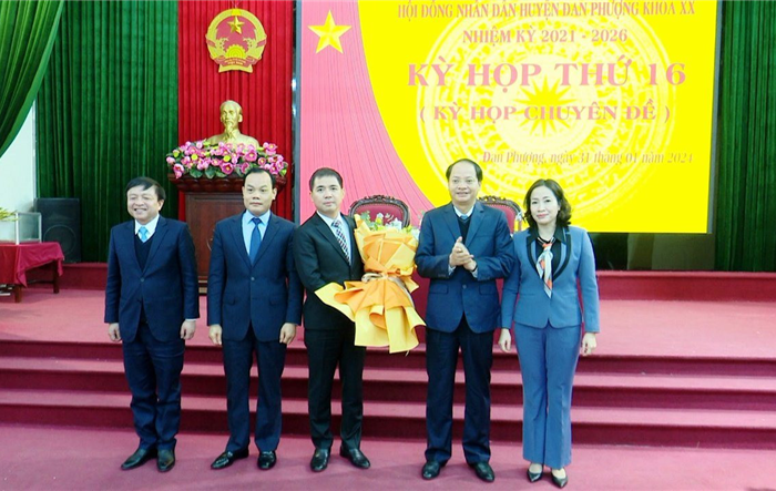 Đồng chí Nguyễn Văn Đức được bầu làm Chủ tịch UBND huyện Đan Phượng