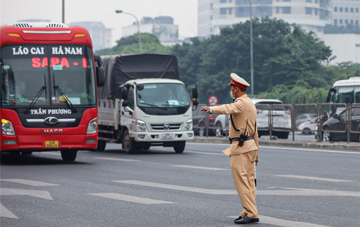 Hà Nội: Phòng Cảnh sát giao thông tăng cường kiểm tra, xử lý, chấn chỉnh hoạt động của xe khách dịp cuối năm