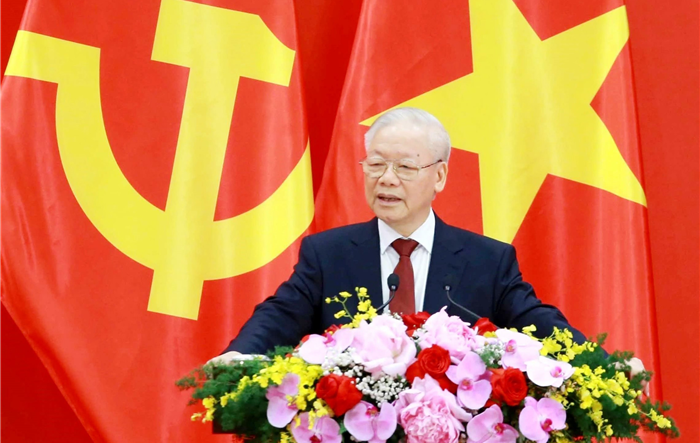 Tự hào và tin tưởng dưới lá cờ vẻ vang của Đảng, quyết tâm xây dựng một nước Việt Nam ngày càng giàu mạnh, văn minh, văn hiến và anh hùng