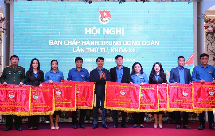 Thành đoàn Hà Nội vinh dự nhận Cờ thi đua xuất sắc của Trung ương Đoàn