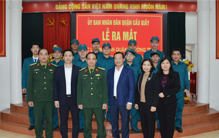 Quận Cầu Giấy: Ra mắt lực lượng dân quân thường trực 2 phường Quan Hoa và Dịch Vọng
