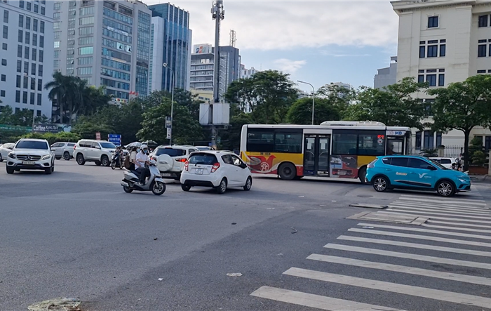Thí điểm điều chỉnh giao thông tuyến đường Tôn Thất Thuyết, quận Cầu Giấy