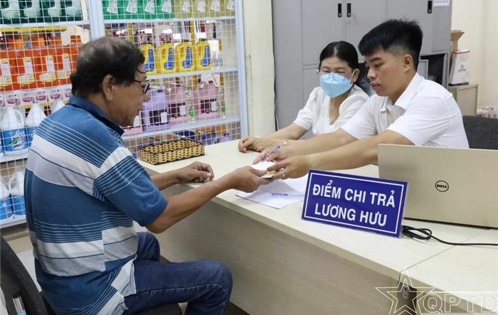 Mở đợt cao điểm tuyên truyền, vận động người dân thuộc diện được hưởng chính sách an sinh xã hội nhận chi trả không dùng tiền mặt