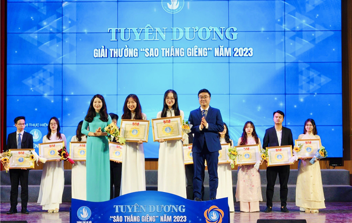 Vinh danh những sinh viên tiêu biểu Thủ đô đạt giải thưởng 'Sinh viên 5 tốt' - làm chủ tri thức để bước vào kỷ nguyên công nghệ