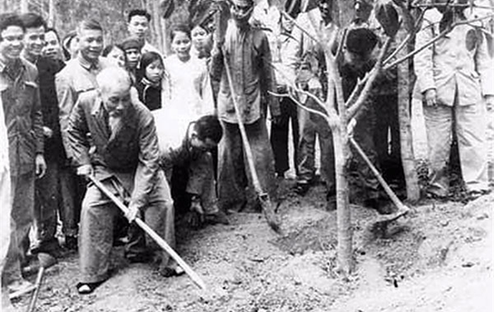 Ngày xuân, nhớ Tết trồng cây và triết lý sống hòa hợp với thiên nhiên của Bác Hồ