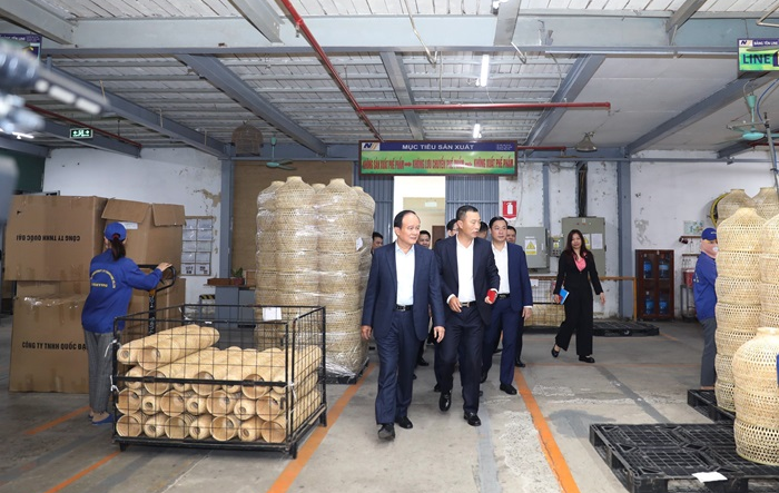 Chủ tịch HĐND thành phố Nguyễn Ngọc Tuấn thăm, động viên sản xuất đầu Xuân tại huyện Chương Mỹ