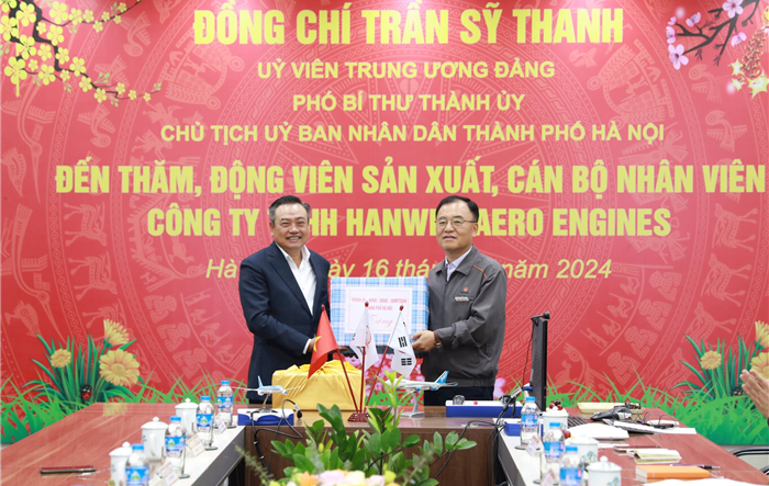 Chủ tịch UBND thành phố Hà Nội Trần Sỹ Thanh thăm các doanh nghiệp công nghệ cao dịp đầu Xuân Giáp Thìn