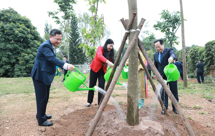 Thị xã Sơn Tây tổ chức Lễ Khai bút và phát động Tết trồng cây 2024