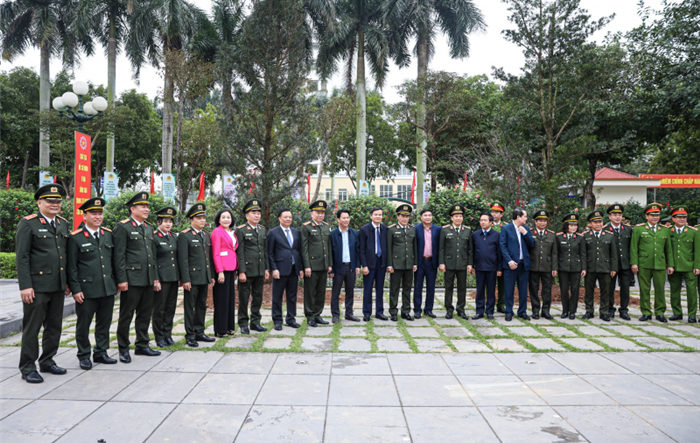 Bí thư Thành ủy Đinh Tiến Dũng dự phát động Tết trồng cây của Bộ Công an tại Ninh Bình