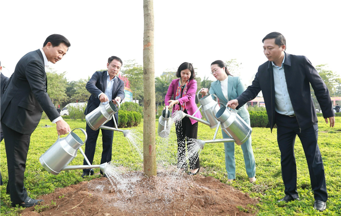 Phó Bí thư Thường trực Thành ủy dự lễ phát động Tết trồng cây tại huyện Mê Linh
