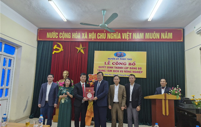 Ban Thường vụ Huyện Phúc Thọ công bố quyết định thành lập Đảng bộ Trung tâm Dịch vụ nông nghiệp