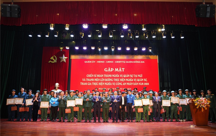 Gặp mặt tân binh quận Đống Đa trước khi nhập ngũ