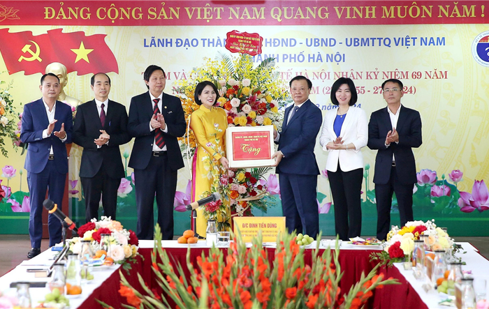 Bí thư Thành ủy Đinh Tiến Dũng chúc mừng Ngày Thầy thuốc Việt Nam