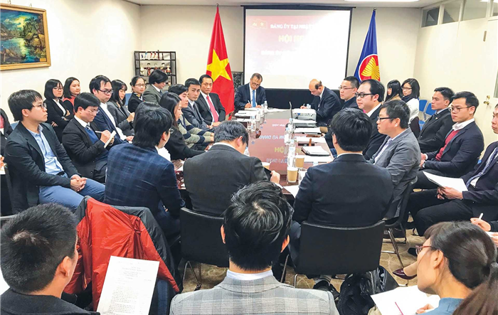 Một số giải pháp nâng cao hiệu quả công tác bảo vệ chính trị nội bộ đối với cán bộ, đảng viên học tập, làm việc ở nước ngoài hiện nay