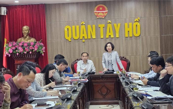 Quận Tây Hồ tập trung xây dựng chính quyền điện tử, đẩy mạnh cải cách hành chính, nâng cao chất lượng phục vụ nhân dân và doanh nghiệp