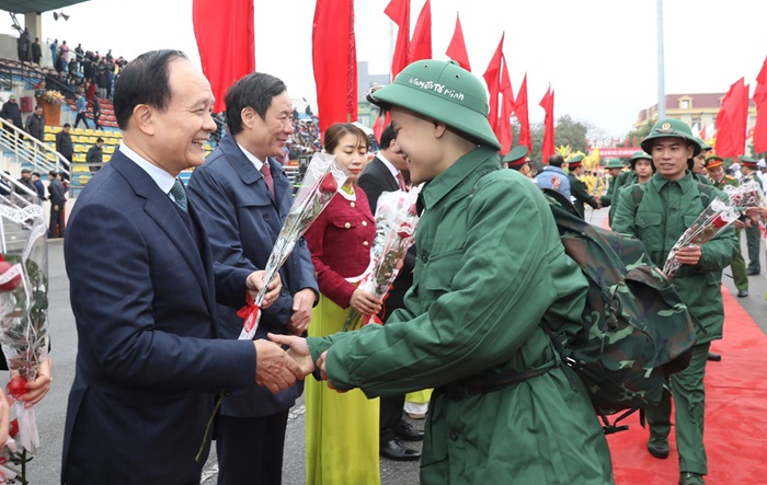 Chủ tịch HĐND thành phố Nguyễn Ngọc Tuấn dự lễ giao nhận quân tại huyện Thanh Trì