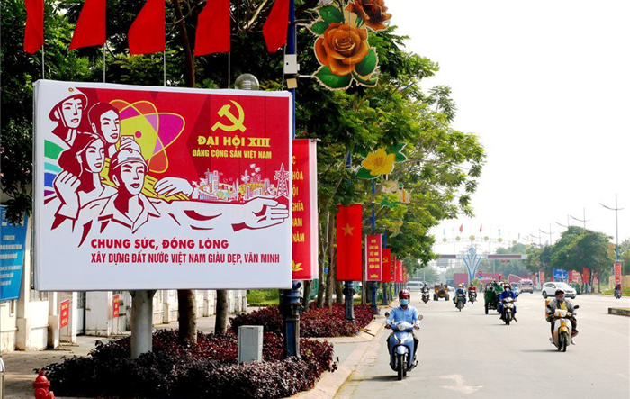 “Tự hào và tin tưởng dưới lá cờ vẻ vang của Đảng, quyết tâm xây dựng một nước Việt Nam ngày càng giàu mạnh, văn minh, văn hiến và anh hùng”:  Củng cố vững chắc lòng tin vào sự lãnh đạo của Đảng