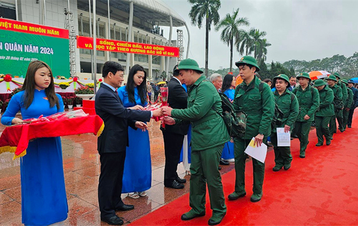 Phó Chủ tịch Thành phố Phạm Quí Tiên động viên tân binh quận Nam Từ Liêm nhập ngũ