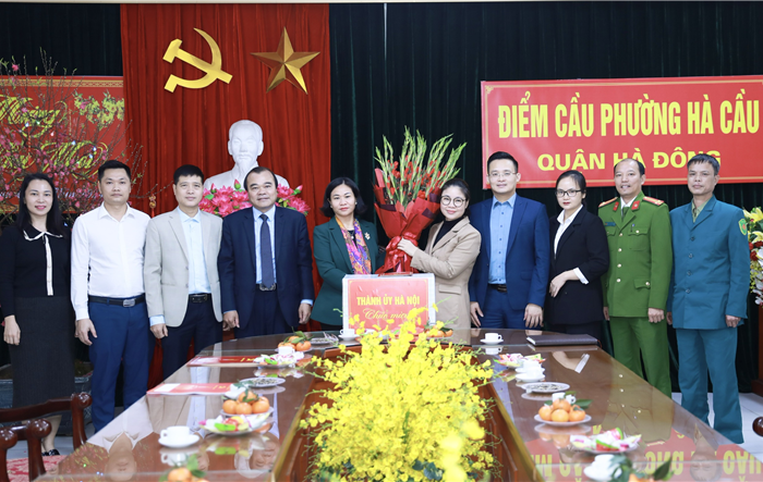 Phó  Bí thư Thường trực Thành uỷ thăm, chúc Tết quận Hà Đông