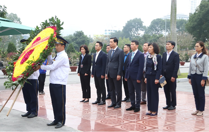 Lãnh đạo quận Hoàn Kiếm: Dâng hương tưởng niệm anh hùng liệt sỹ dịp Tết Giáp Thìn 2024