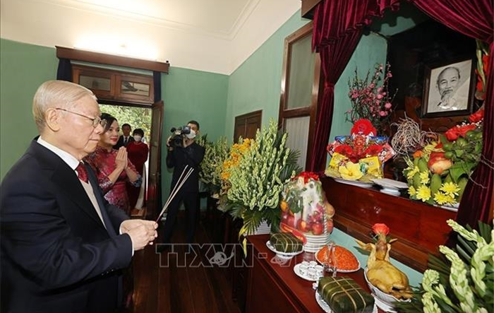 Tổng Bí thư Nguyễn Phú Trọng dâng hương tưởng niệm Chủ tịch Hồ Chí Minh
