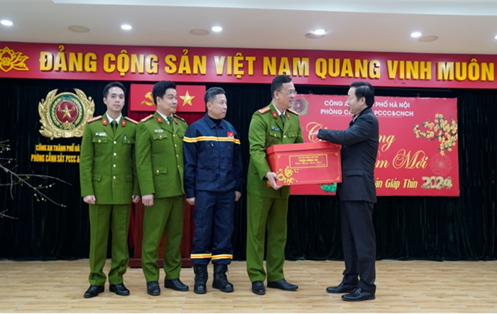 Phó Thủ tướng Chính phủ Trần Hồng Hà kiểm tra và chúc Tết CBCS Phòng Cảnh sát PCCC&CNCH