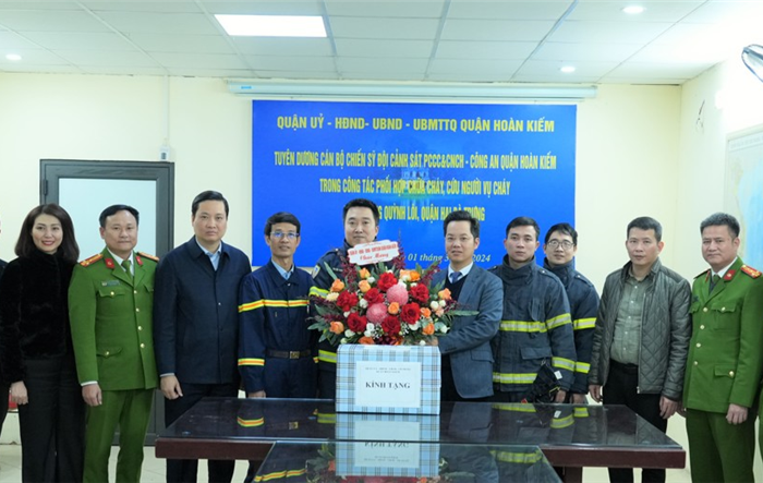 Lãnh đạo quận Hoàn Kiếm thăm, động viên cán bộ, chiến sĩ phòng cháy chữa cháy quận