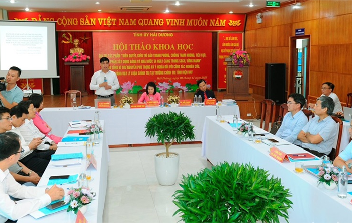 Vai trò của giảng viên các trường chính trị trong công tác đấu tranh với cơ hội chính trị ở Việt Nam hiện nay