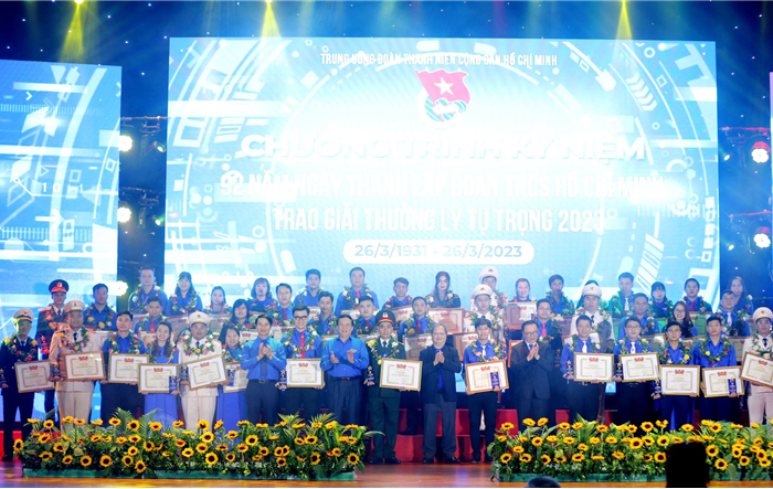 Hà Nội: 4 cán bộ Đoàn nhận Giải thưởng Lý Tự Trọng năm 2024