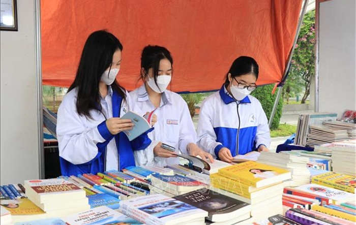 Ngăn chặn âm mưu dùng sách, báo xấu độc để chuyển hóa tư tưởng lệch lạc