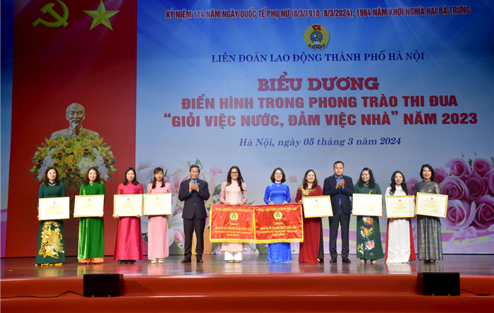 Biểu dương điển hình "Giỏi việc nước, đảm việc nhà"