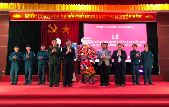 Xã Hồng Hà (huyện Đan Phượng) ra mắt Tiểu đội dân quân thường trực