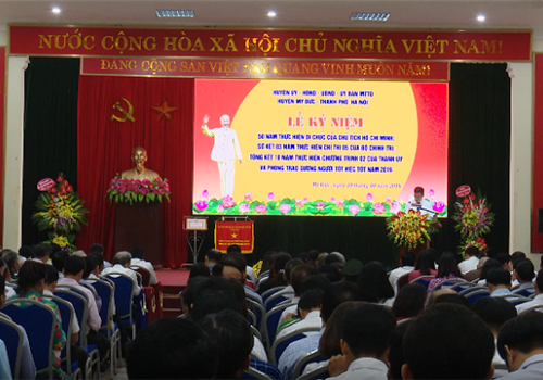 Sáng nay, Huyện Mỹ Đức tổ chức kỷ niệm 50 năm thực hiện Di chúc của Chủ
tịch Hồ Chí Minh, sơ kết 3 năm thực hiện Chỉ thị 05 của Bộ Chính trị, tổng
kết 10 năm chương trình 02 Thành ủy và phong trào thi đua “Người tốt, việc
tốt”. Dự hội nghị có các đồng chí Uỷ viên Ban thường vụ Thành ủy: Nguyễn
Thị Tuyến, Trưởng Ban Dân Vận Thành ủy; Hoàng Trọng Quyết, Chủ nhiệm ủy ban
kiểm tra Thành ủy.
Thực hiện: Quỳnh Nga - Thu Hà - Phan Anh